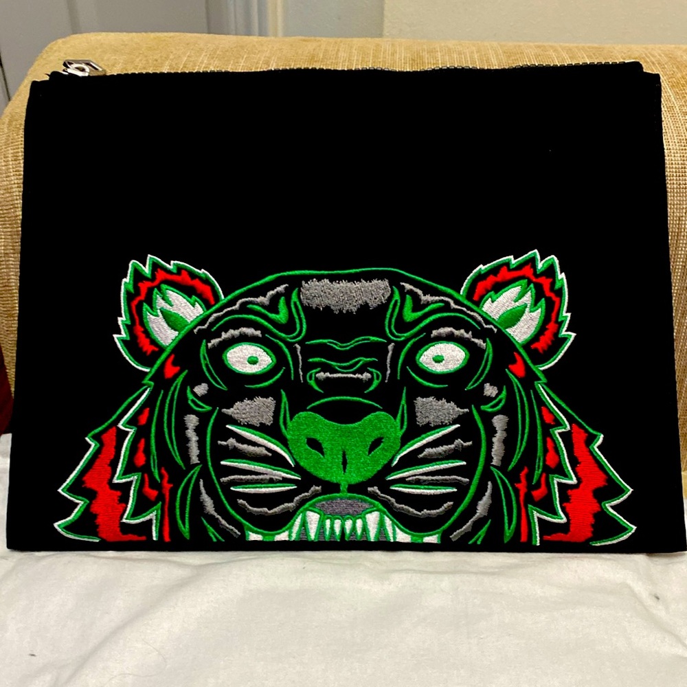 Kenzo Paris  Tiger Embroidered Clutch - pre❤️